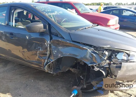 2017 Ford Focus S z USA, uszkodzony, nr VIN 1FADP3E26HL242543